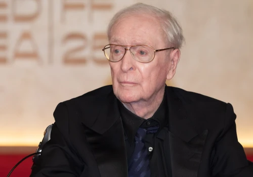 Michael Caine zakończył karierę trzy lata temu. Tak dziś wygląda jego życie