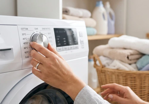 Pralka pierze, ale ubrania nadal pachną stęchlizną? Winna może być szuflada na detergent, nie bęben