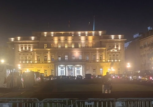 Napięcie w centrum Belgradu. Zablokowane ulice, uzbrojeni policjanci