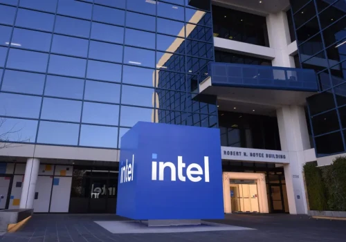 Intel przed wynikami. Sprzedaż rośnie, inwestorzy czekają na poprawę rentowności