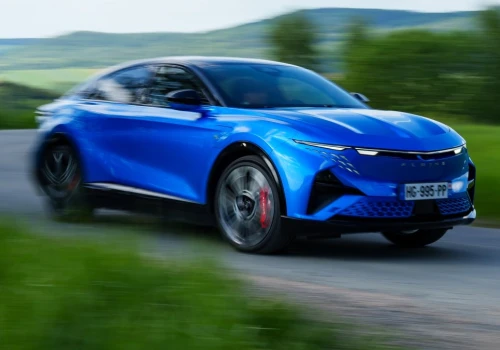 Alpine A390 GT ma 3 silniki, 400 KM i 557 km zasięgu. Jeździ lepiej niż Macan