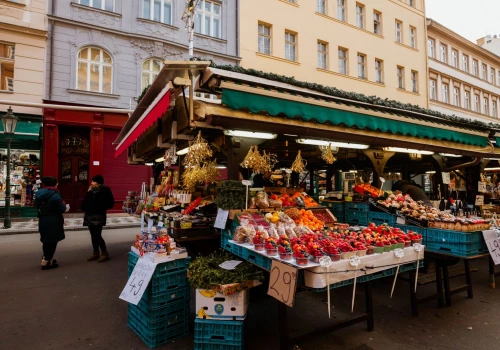Płacą za stoisko właścicielowi bazaru, a potem jeszcze gminie. Rzecznik MŚP chce skończyć z opłatą targową na prywatnych targowiskach