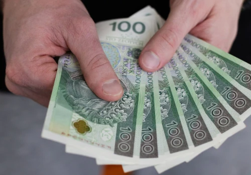 Nawet 2140 zł dla osób z wieloletnim stażem pracy. Jest jeden kluczowy warunek