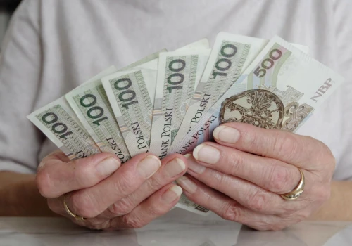 ZUS wypłaci dodatkowe pieniądze kolejnym emerytom. W 2027 roku dołączy nowy rocznik