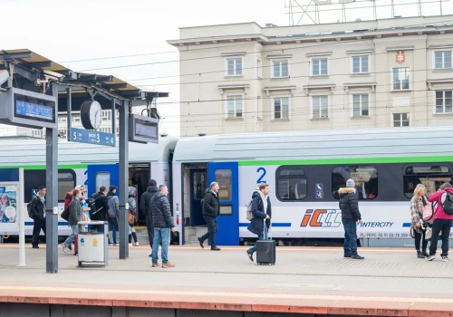 PKP kończy z dworcowym absurdem. Na te maszyny czekaliśmy latami