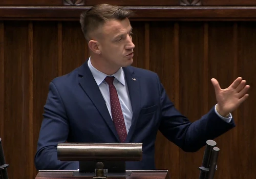 Projekt Konfederacji kończący z „emeryturami po 1 dniu” skierowany do 1 czytania