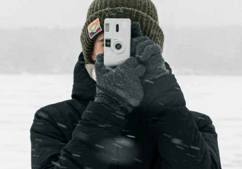 Na mrozie telefon pokazuje 40 procent baterii i nagle gaśnie. Nie zepsuł się, tylko w środku zgęstniało coś, bez czego prąd nie popłynie