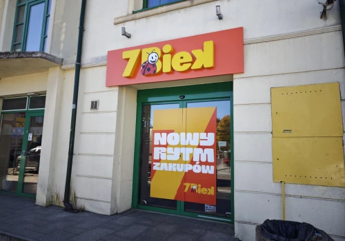 Nowy sklep Biedronki już działa. Zniknęło znane logo