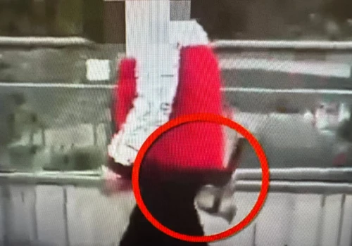 Wymachiwał siekierą w centrum Warszawy. 31-latek zatrzymany na Białołęce. Rozpoznał go policjant jadący do pracy