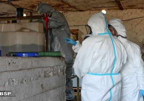 Ponad 1,6 tony klofedronu zabezpieczone w Kędzierzawicach przez CBŚP. Trzy osoby w areszcie