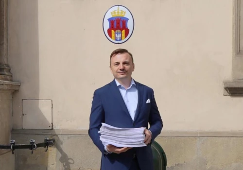 Zmiany w Urzędzie Miasta Krakowa. Prezydent Łukasz Gibała zlikwidował departamenty, utworzył Biuro ds. Zdrowia