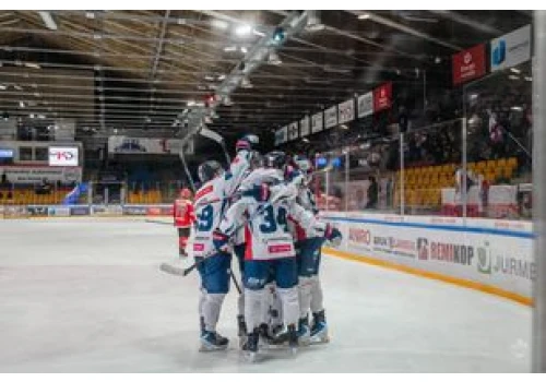KH Energa Toruń z czwartym zwycięstwem z rzędu. Hat-trick Denyskina w Sanoku