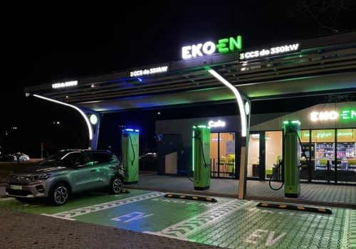 Rynek samochodów elektrycznych w Polsce. Dane PEVO za wrzesień 2026 roku