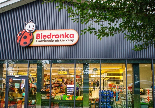 Biedronka szturmuje kolejny kraj. Nowe sklepy już powstają