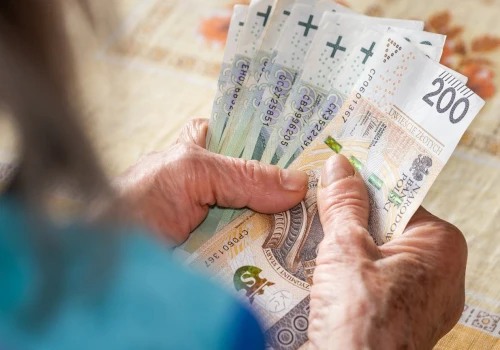 Nowe wyliczenia emerytur na 2027 rok. Seniorzy mogą dostać więcej, niż zakładano