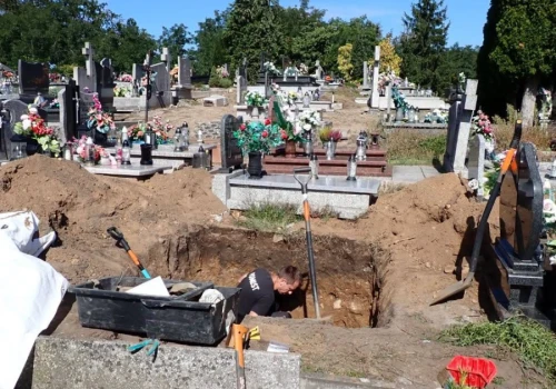 Powidz. Sprawdzali wojenną mogiłę w poszukiwaniu szczątków