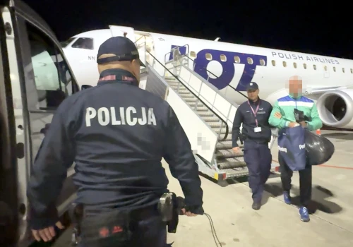 Jeden z podejrzanych o napad na jubilera w Galerii Mokotów przetransportowany do Polski