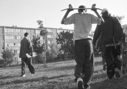 Radzieckie klisze, amerykańskie inspiracje. Początki Kuby Dąbrowskiego na wystawie w Galerii im. Śleńdzińskich