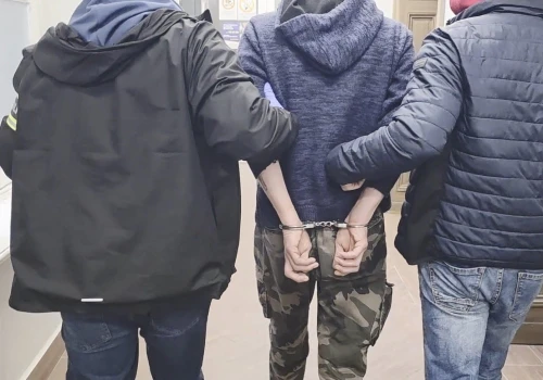 Włamali się do sklepu pod Olsztynem. Ukradli piwo i pieluchy. To stało się później
