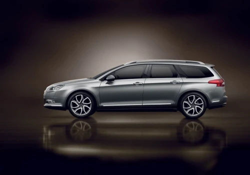 Używany Citroën C5 z historią ASO droższy o 6.367 zł. Nowy raport pokazuje różnice