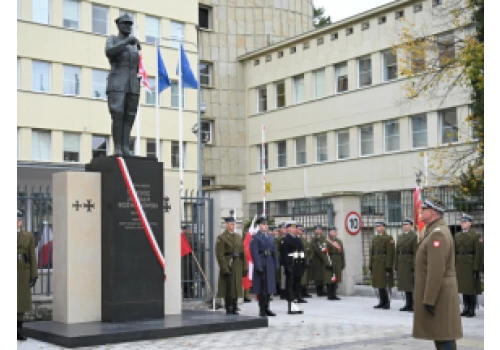 Przed siedzibą Sztabu Generalnego WP odsłonięto pomnika gen. Rozwadowskiego — pierwszego szefa SGWP