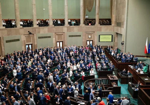 Na nic szopki pod Trybunałem! Kaczyński patrzy na TEN sondaż i nie wierzy. „Dla PiS to wynik, który…”