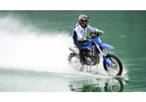 Nowy rekord Guinnessa. Motocykl przejechał ponad 40 km po wodzie