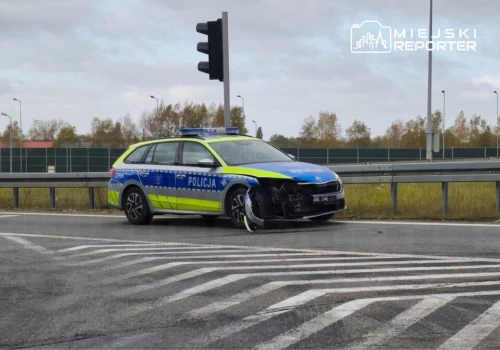Radiowóz zderzył się z Iveco. Policjant doprowadził do kolizji