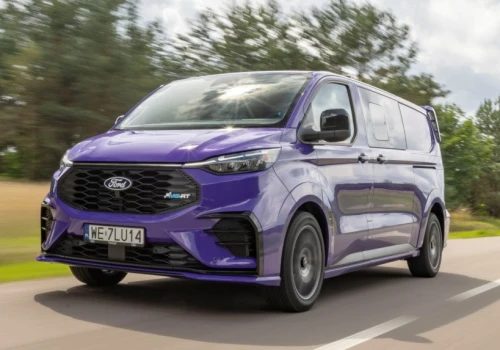 Ford Transit Custom MS-RT PHEV – 232 KM, krzykliwy kolor i ponad tona ładowności | TEST