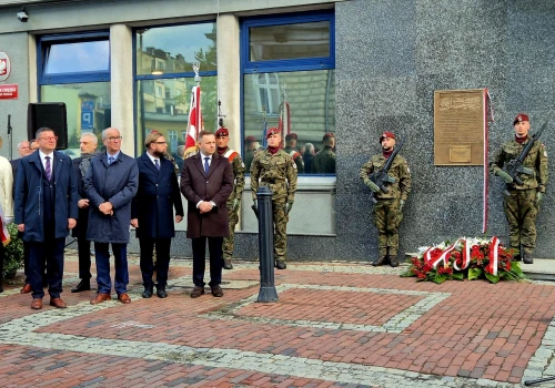 Upamiętnili robotniczy strajk z 1936 roku. Tablica odsłonięta w Bielsku-Białej
