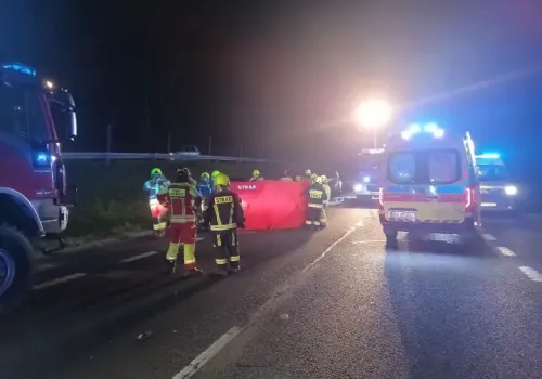 Tragiczny wypadek na DK 51 w Kabikiejmach Dolnych. Droga jest całkowicie zablokowana