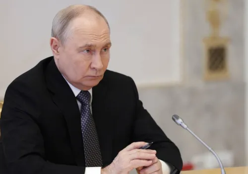 "O mało się nie popłakali". Putin skarży się na sankcje