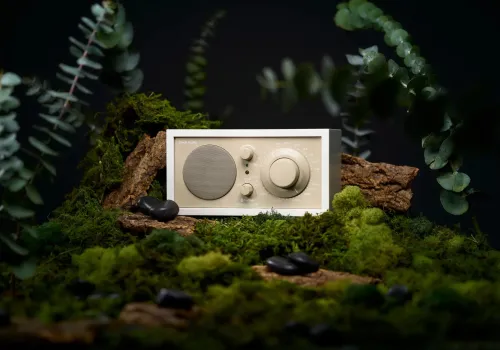 Tivoli Audio zasadziło swoje głośniki Model One w ogrodzie i oto, co wyszło z tego doświadczenia