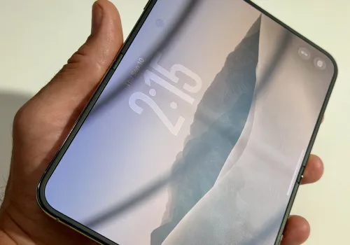 Pękające ekrany iPhone Duo. Apple potwierdza problem i komentuje doniesienia