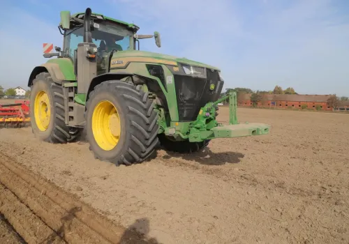 John Deere 8R 540 ma do 594 KM. Co potrafi najmocniejszy model serii?
