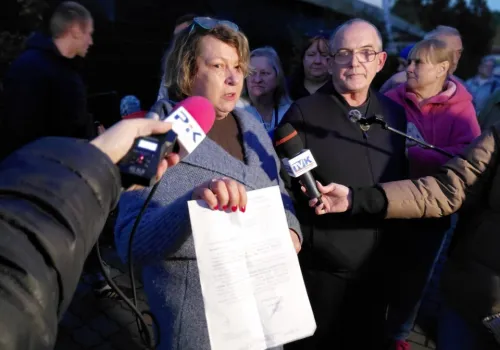 Ciechocinek. Władze wyprosiły media ze spotkania z wyrzucanymi lokatorami. Na sali lały się łzy