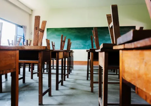Kilka stopni mniej od poziomu i szkoły przejdą na zdalne, a biura będą zamknięte. Są szczegółowe wytyczne