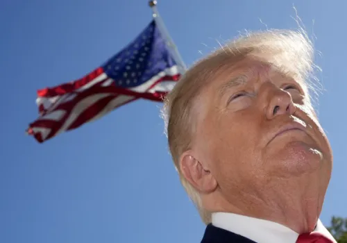 Requiem dla Ameryki? Dolarowa ofensywa Trumpa na finiszu kampanii