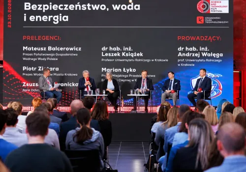Kraków rozwija hybrydowe węzły cieplne. Marian Łyko o bezpieczeństwie dostaw ciepła na Science & Technology Film Festival