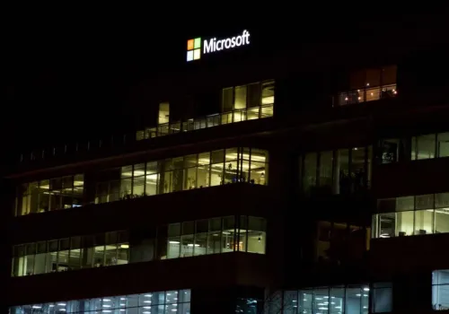 Microsoft chce zwolnić 27 proc. swojej załogi przez AI. Na razie po dobroci