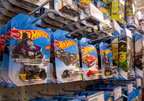 Złodziej dziecięcych marzeń w rękach policji. Ukradł samochodziki Hot Wheels warte 54 tys. dolarów