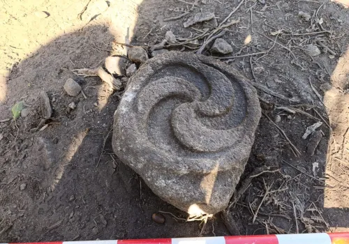 Tajemniczy kamień z Galicji zawiera dwa symbole. Archeolodzy mają teorię na jego temat