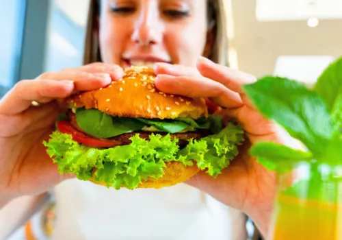 Zmień to w jedzeniu, a schudniesz w mig. Mechanizm, o którym milczą twórcy diet