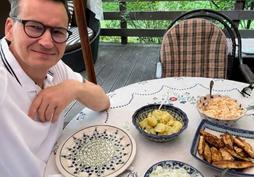 Morawiecki radzi wszystkim "mniej żreć". Dietetyczka nie miała litości