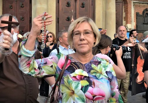Była kurator Barbara Nowak atakuje, podała kwoty zarobków. „Wytrzymam! Prawda zwycięży!”