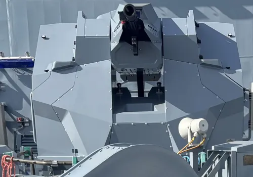 Polska armata 35 mm już na budowanym niszczycielu min