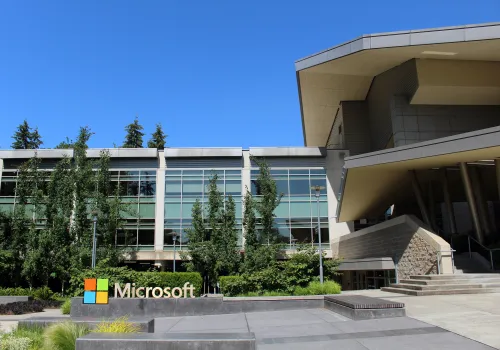 Microsoft proponuje dobrowolne odejścia 60 tys. pracownikom, zwolnienia pozostają opcją