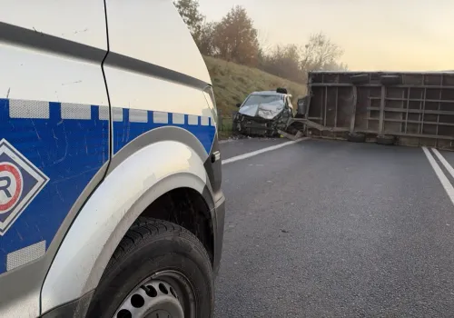 Czołowe zderzenie na DK16 pod Olsztynem. Droga jest zablokowana
