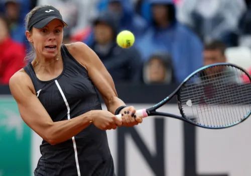 Linette melduje się w drugiej rundzie turnieju WTA w Kantonie. Może zagrać z Williams
