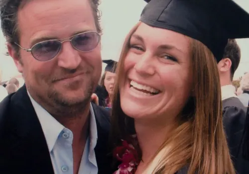 Trzy lata po śmierci gwiazdy „Przyjaciół”. Netflix pokazuje nieznaną historię Matthew Perry’ego